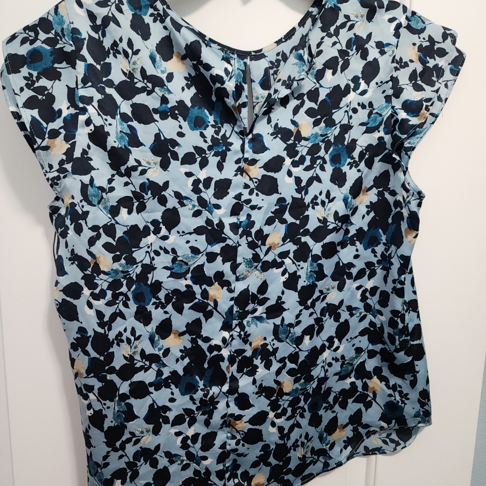 Loft blue floral top sz L